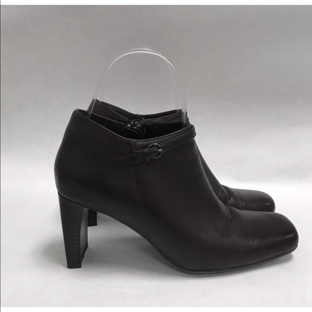 Women’s Leather Booties Size 5.5 Mossimo Brown